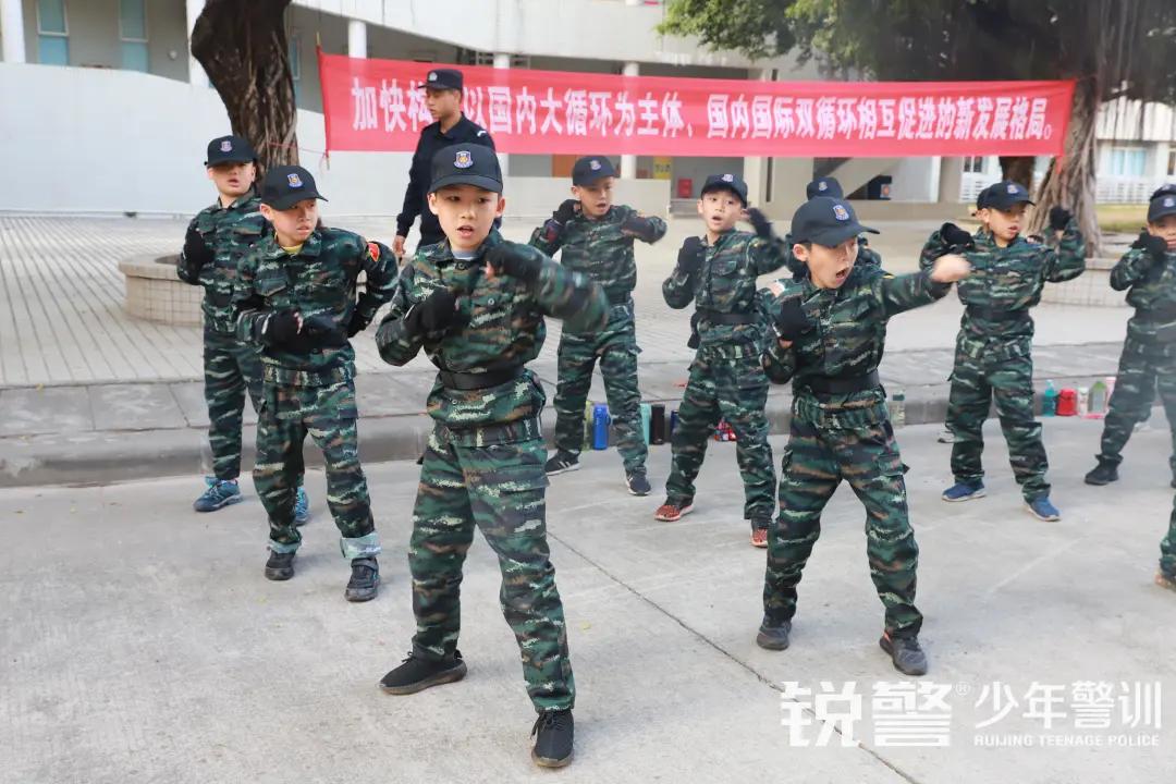 特警突擊營圓滿結營：曆經警訓淬煉，成就(jiù)英勇少(shǎo)年(nián)