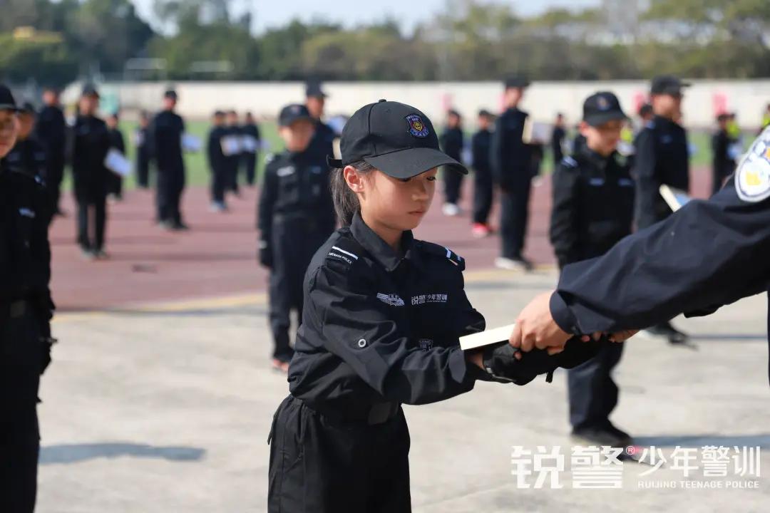 特警突擊營圓滿結營：曆經警訓淬煉，成就(jiù)英勇少(shǎo)年(nián)